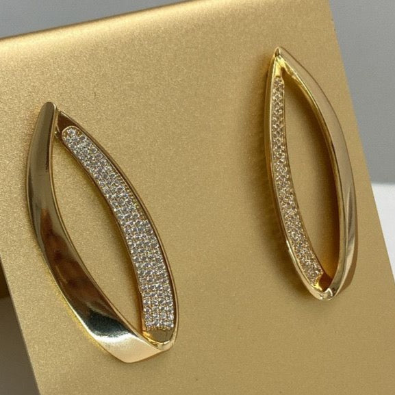 Gold earring with zirconia